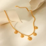 ⁦قلادة على شكل شمس من الفولاذ المقاوم للصدأ للنساء مطلية بالذهب عيار 18 قيراط⁩ - الصورة ⁦4⁩