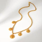 ⁦قلادة على شكل شمس من الفولاذ المقاوم للصدأ للنساء مطلية بالذهب عيار 18 قيراط⁩ - الصورة ⁦6⁩