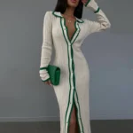 ⁦فستان محبوك بأكمام طويلة وازرار⁩ - الصورة ⁦3⁩